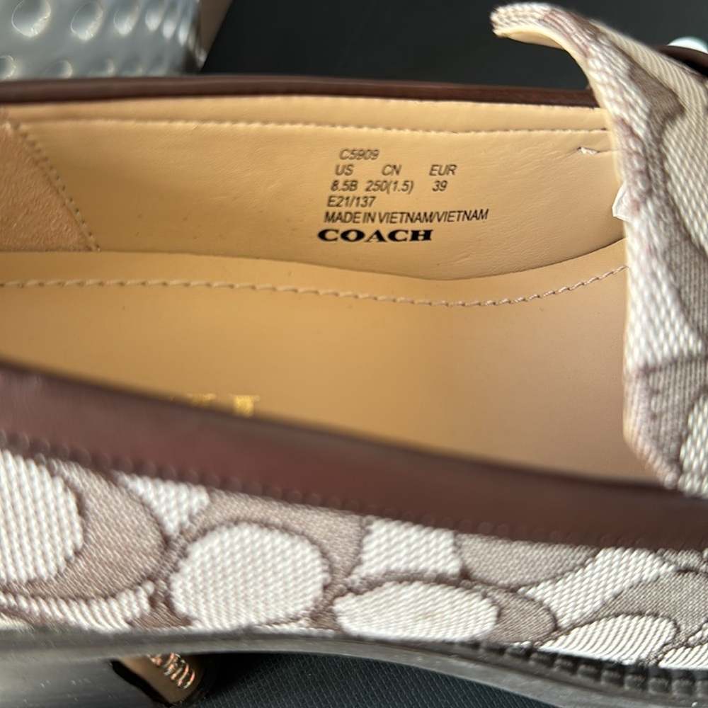 Coach women’s Cora Loafer Pump new with box - Picture 8 of 10